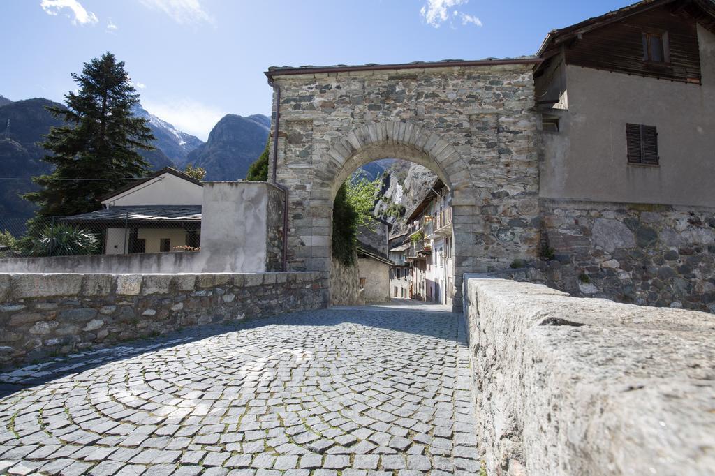 Le Coeur Du Pont Hotel Donnaz Kültér fotó