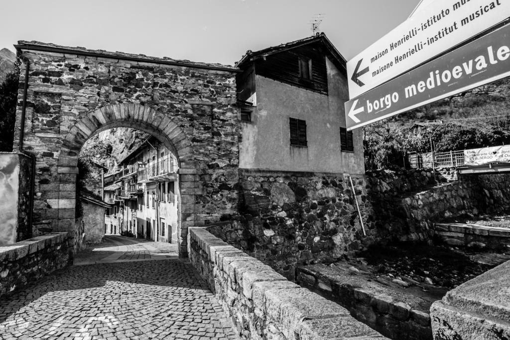 Le Coeur Du Pont Hotel Donnaz Kültér fotó